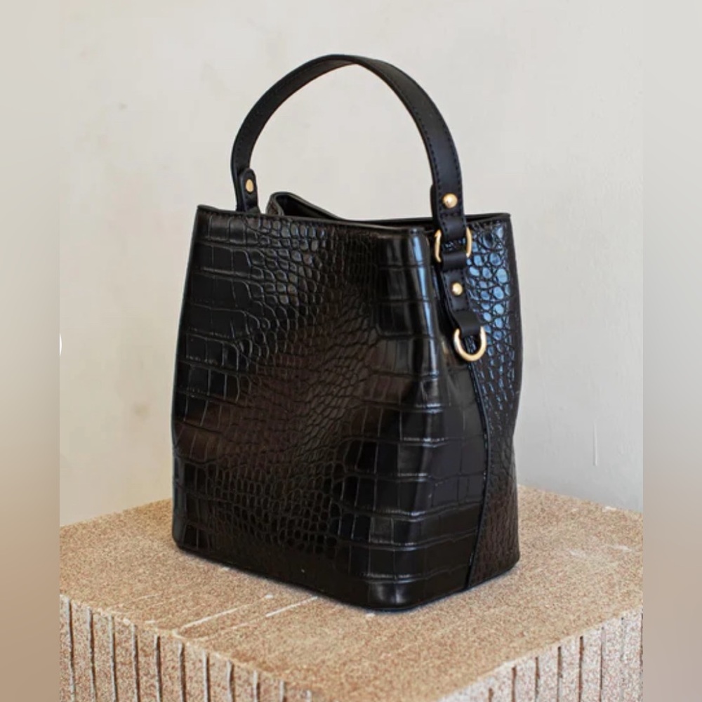 Low start 👽AOTA Elena retail $188 Bag Black (Vagan) Crossbody/Handbag nwt